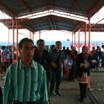 ILUSTRASI: Para penumpang warga Bawean usai turun dari KM Express Bahari. foto: SYUHUD/ BANGSAONLINE
