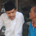 Wakil Bupati Trenggalek Syah Natanegara (baju putih). (foto: HERMAN/ BANGSAONLINE)