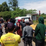 Korban saat dievakuasi, akan dibawa ke RS Pusdik Bhayangkara Porong