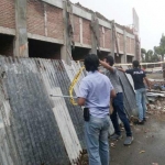 Tribun selatan stadion soeprijadi Kota Blitar yang roboh usao diterjang angin kencang.