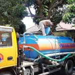 BPBD Kabupaten Kediri menyiapkan armada truk tanki untuk dropping air kepada warga yang membutuhkan. (foto: Kominfo)