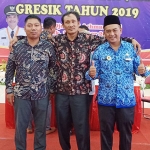 Tiga kandidat Ketua AKD Gresik Nurul Yatim, Ngadimen, dan Kristono usai mendaftar. foto: SYUHUD/ BANGSAONLINE