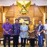 Gubernur Khofifah saat bertemu dengan perwakilan pimpinan media di Gedung Negara Grahadi, Surabaya.