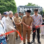 Wakil Wali Kota Kediri Gus Qowim saat prosesi pengguntingan pita. (Ist)
