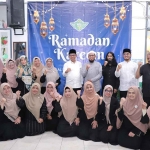 Wali Kota Batu saat foto bersama dengan pengurus cabang wanita Al Irsyad.