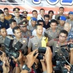 Kapolda Jawa Timur Irjen Pol Mahfud Arifin saat memberikan keterangan terkait penembakan mahasiswa Unmuh Jember.