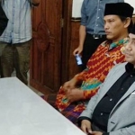 Rektor Unira Hasan Abadi MAP saat mengambil formulir pendaftaran Pilbup Malang di kantor DPC PDIP.