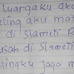 Surat wasiat yang ditemukan dan meminta untuk dimakamkan dalam satu liang lahat bersama istrinya.