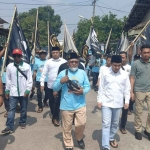 Masyarakat saat menyambut kedatangan Muhammad Al Barra atau yang akrab disapa Gus Barra.