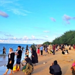 Pesona alam di Pantai Lon Malang Sampang.