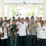 Bupati Lamongan Yuhronur Efendi bersama Forkopimda usai sosialisasi PMK di Balai Desa Balongwangi, Kecamatan Tikung, Rabu (15/1/2025).