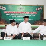 Gubernur Jawa Timur Dr. H. Soekarwo saat menghadiri Silaturahim dan Buka Puasa PWNU, PCNU, dan Forkopimda Jatim serta Tokoh Masyarakat di Kantor PWNU Jatim, Kamis (7/6).