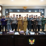 Wali Kota Kediri Vinanda Prameswati bersama pengurus FKUB Kota Kediri. 