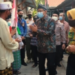 Wali Kota Pasuruan Syaifullah Yusuf (Gus Ipul) saat mengunjungi Kampung Tempe di Pekuncen.