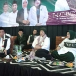 Dari kiri, KH Mujib Imron, Luluk Nur Hamidah, dan Anggota DPR RI dari PKB Hj. Anisah Syakur.