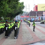 Kodim 0807/Tulungagung mengerahkan pasukan membantu pelaksanaan Operasi Ketupat 2018. 