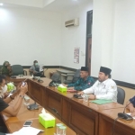Pansus Resolusi Konflik Agraria DPRD Kabupaten Pasuruan saat menggelar konferensi pers terkait ledakan mortir TNI AL.