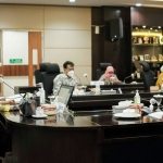 Wali Kota Batu Dewanti Rumpoko membacakan jawaban atas pandangan umum fraksi-fraksi terhadap Raperda APBD Kota Batu 2022.