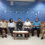 Kepala Dinas Pendidikan Kota Surabaya M Ikhsan saat jumpa pers di Kantor Bagian Humas Pemkot Surabaya, Selasa (11/6). foto: YUDI ARIANTO/BANGSAONLINE