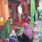Gus Ipul saat menyampaikan visi-misinya di depan emak-emak Gadingrejo, Kota Pasuruan.