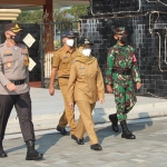 Apel gabungan TNI, Polri, dan pemerintah daerah dalam rangka Kesiapan Pengamanan Larangan Mudik Hari Raya Idulfitri 1442 H, Senin (26/4/2021). (foto: ist)