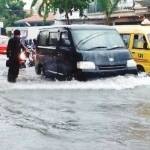 Kondisi banjir di Jalan Ambengan Surabaya. foto: surya