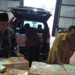 Jutaan bahan kampanye (BK) dan sejumlah alat peraga kampanye (APK), secara resmi diberikan KPU Kabupaten Pasuruan, Jum’at (23/3). 