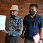 Ketua BPD Jatirejo, Bambang Budi Purnomo (pakai topi). 