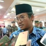 Bupati Bangkalan R. Abdul Latif Imron memberikan penjelasan terkait R-APBD TA 2020, di Aula DPRD setempat, Senin (18/11) kemarin.