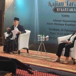 Prof Dr KH Asep Saifuddin Chalim, MA, saat memberikan ceramah agama di depan jemaah shalat tarawih para pejabat dan pegawai Bank Indonesia (BI) Perwakilan Jawa Timur, Selasa (24/2/2026) malam. Foto: MMA/bangsaonline