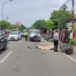 Kecelakaan di Desa Mandirejo, Kecamatan Merakurak, Kabupaten Tuban, melibatkan pengendara sepeda motor dengan pikap, Rabu (7/4/2021). (foto: ist)