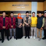 Khofifah-Emil saat memperingati Milad ke-112 Muhammadiyah.