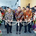 Pj Gubernur Jawa Timur, Adhy Karyono saat membuka Pameran Pelayanan Publik di Grand City Surabaya