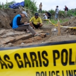 Garis polisi dipasang di lokasi ekskavasi Candi Gedog, Blitar.
