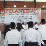 Petugas PPK tambahan saat dilantik KPU Mojokerto.