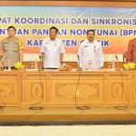 Bupati Sambari HR, Kapolres Wahyu S. Bintoro dan Plt Kadinsos Abu Hasan.