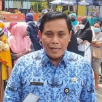 Kepala Disperindag Jember, Bambang Saputro, saat memberi keterangan kepada awak media.