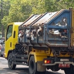 Kondisi truk pengangkut sampah yang rusak. (foto: ist)