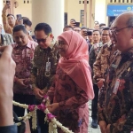 Gubernur Khofifah saat peresmian Samsat Bangkalan.