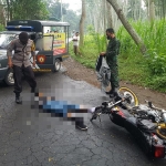 Kondisi kendaraan dan korban usai terlibat laka dengan truk di Hutan Desa Maliran, Kecamatan Ponggok.