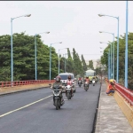 Mobil dan sepeda motor mulai melintas di Jembatan Semampir. (Ist)