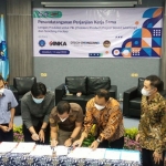 Penandatanganan MoU antara PT INKA Madiun dan SMK PGRI 1 Mejayan yang disaksikan oleh Ditjen pendidikan Vokasi Kemendikbud Ristek.