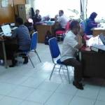 Pemeriksaan 10 orang pejabat internal PDAM Delta Tirta oleh tim penyidik Kejari Sidoarjo. foto: BANGSAONLINE