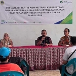 Camat Bungah Izzul Muttaqin (dua dari kanan) saat sosialisasi program BPJS Ketenagakerjaan untuk perangkat Desa Sukowati. Foto: Ist.