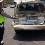 Toyota Kijang Innova, salah satu mobil yang terlibat kecelakaan beruntun di tol Sidoarjo.