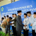 Wakil Bupati Pamekasan, Fattah Jasin kukuhkan dewan pendidikan di Pendopo Ronggosukowati, Selasa (29/11/2022).