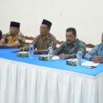 Muspika Kecamatan Pakis, Kades Saptorenggo, dan Ketua BPD saat memimpin rapat pembentukan panitai Grebeg Suro.