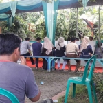 Suasana pencoblosan Pileg dan Pilpres 2019 di TPS 22 Desa Kembangan, Kebomas. foto: SYUHUD/ BANGSAONLINE