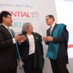 Dari kiri ke kanan, Presiden Direktur Prudential Syariah Omar Sjawaldy Anwar, Presiden Direktur Prudential Indonesia M. L. Triwardhany, dan  Chief Executive Prudential Asia & Africa Nick Nicandrou.