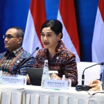 Pejabat Sementara Ketua Dewan Komisioner OJK, Friderica Widyasari Dewi, dalam Dialog Pasar Modal.
